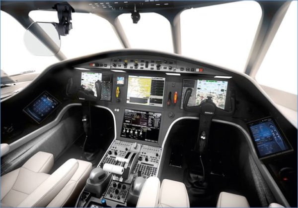 falcon-2000lxs-review-cockpit